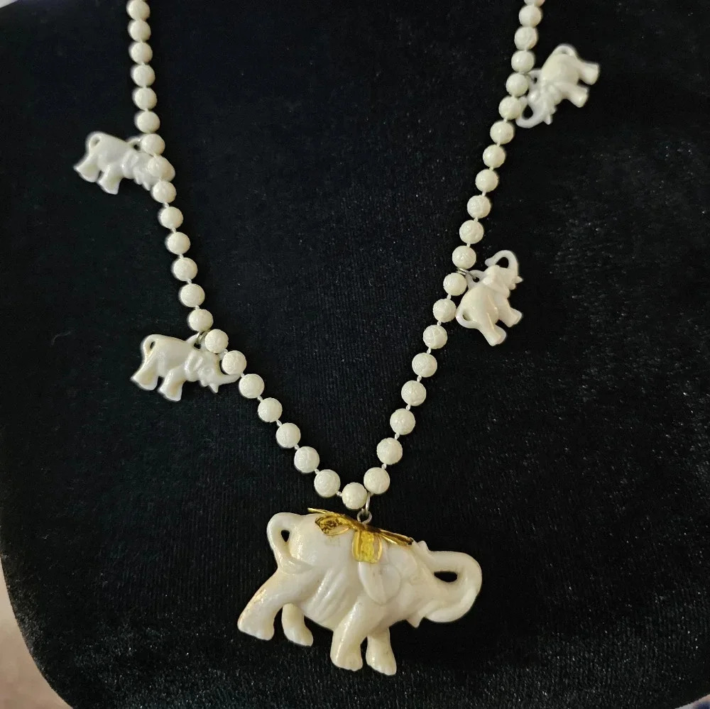 Elephant necklace Ivory color - Picture 2 of 3